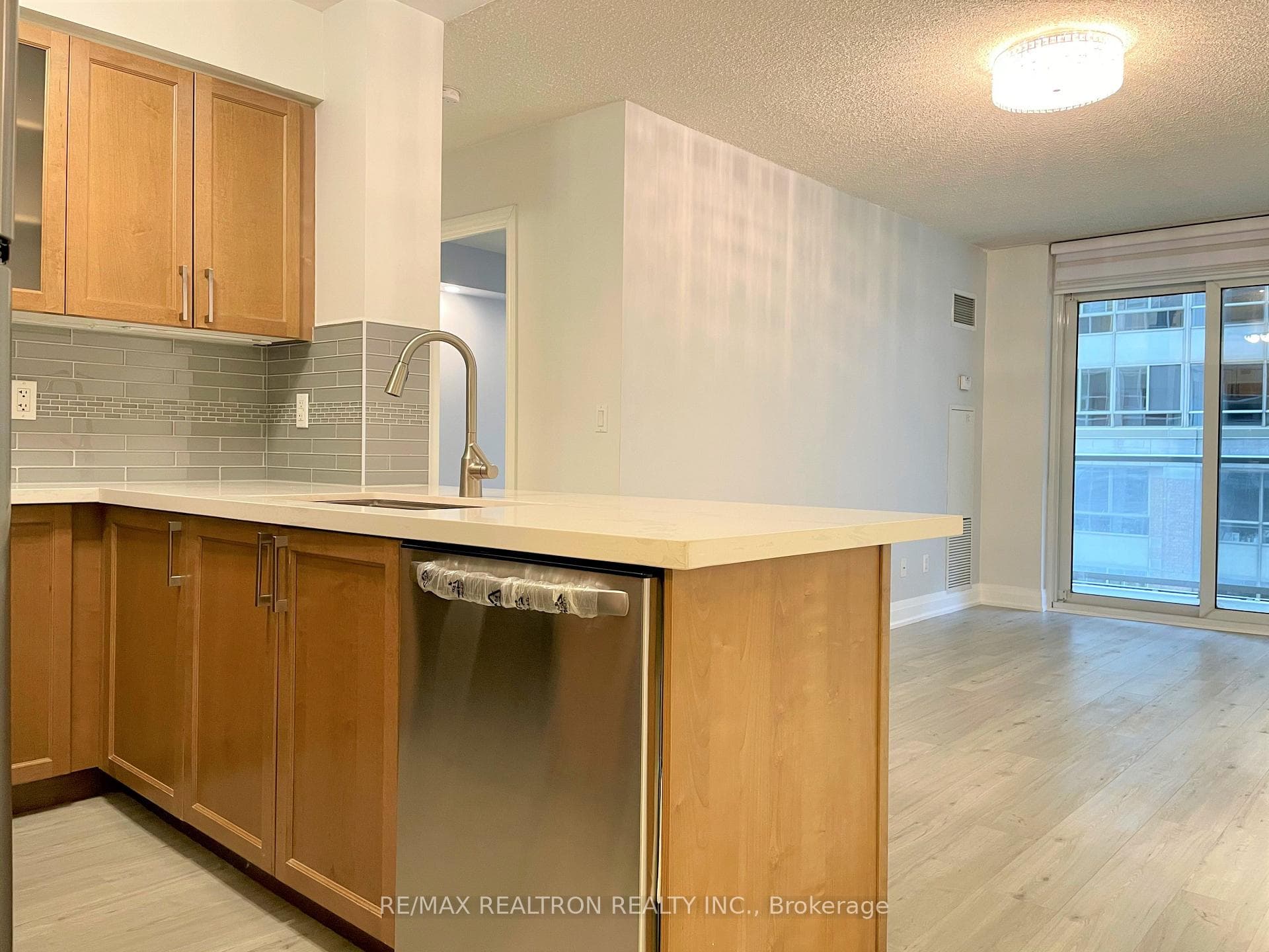 761 Bay Street Unit 306 photo 4