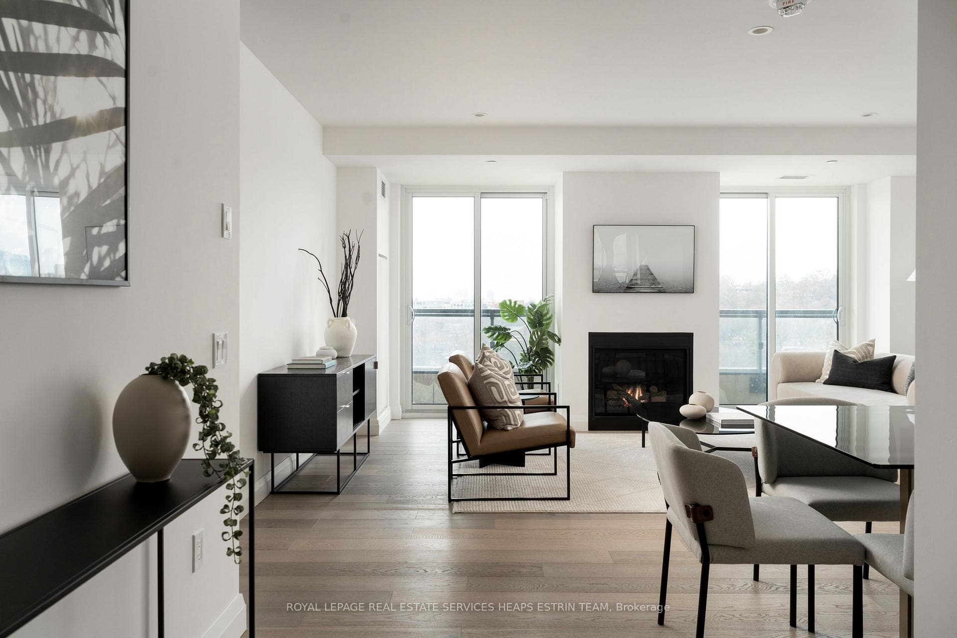 285 Avenue Road Unit 801 photo 1
