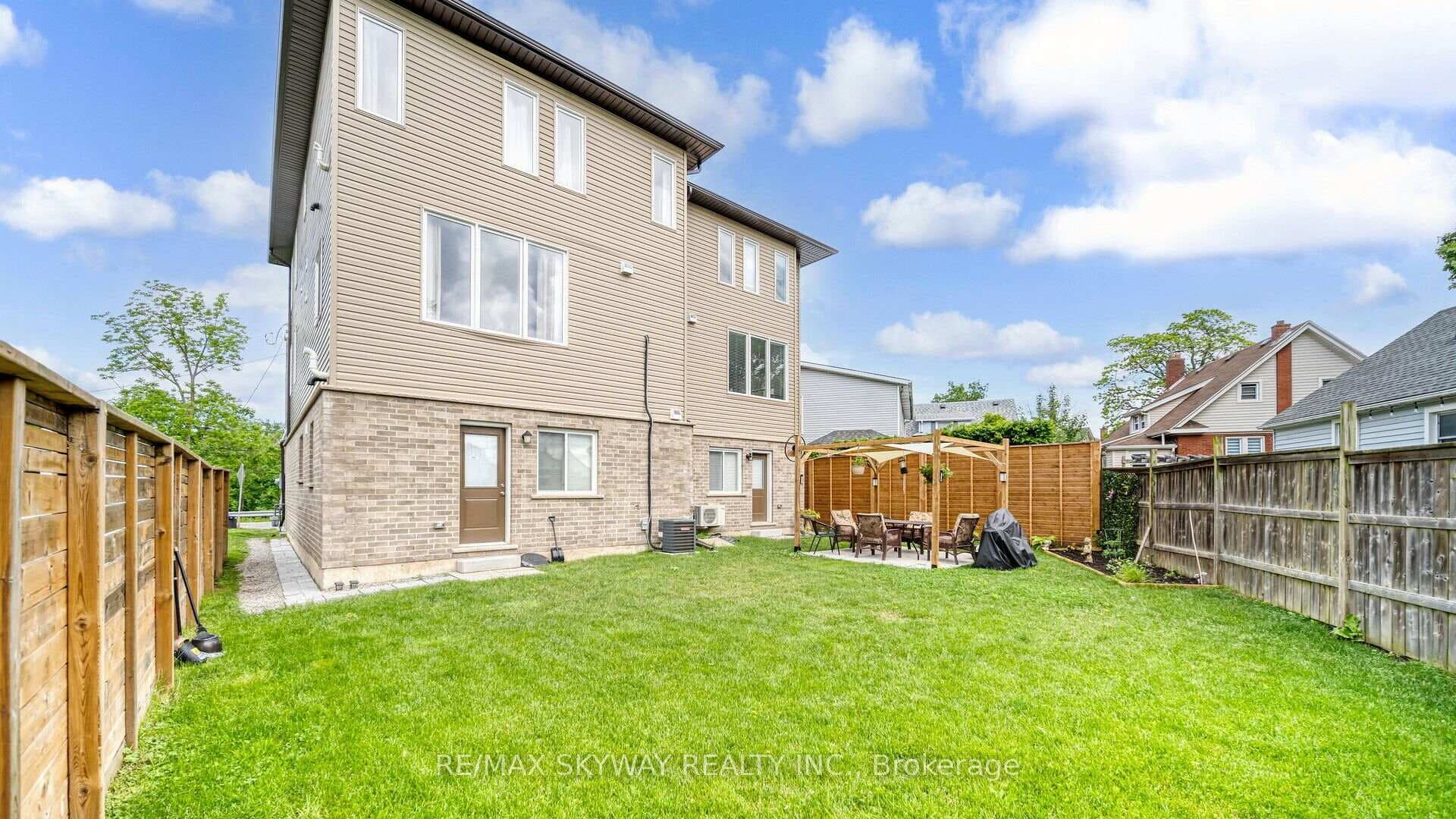 39 Riverside Drive photo 32