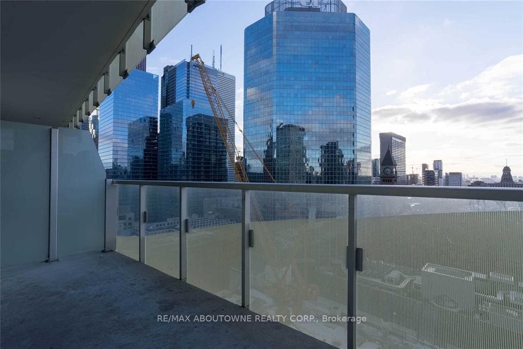 197 Yonge Street Unit 1811 photo 25