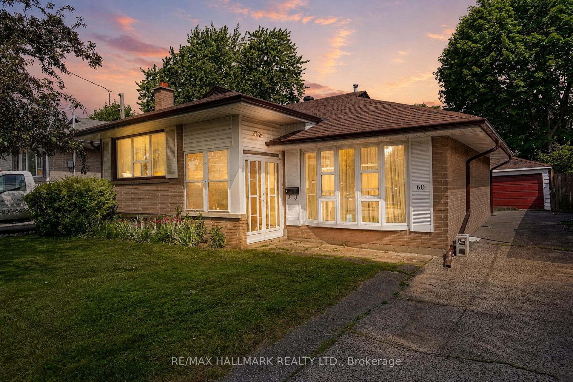 60 Vradenberg Drive photo 1