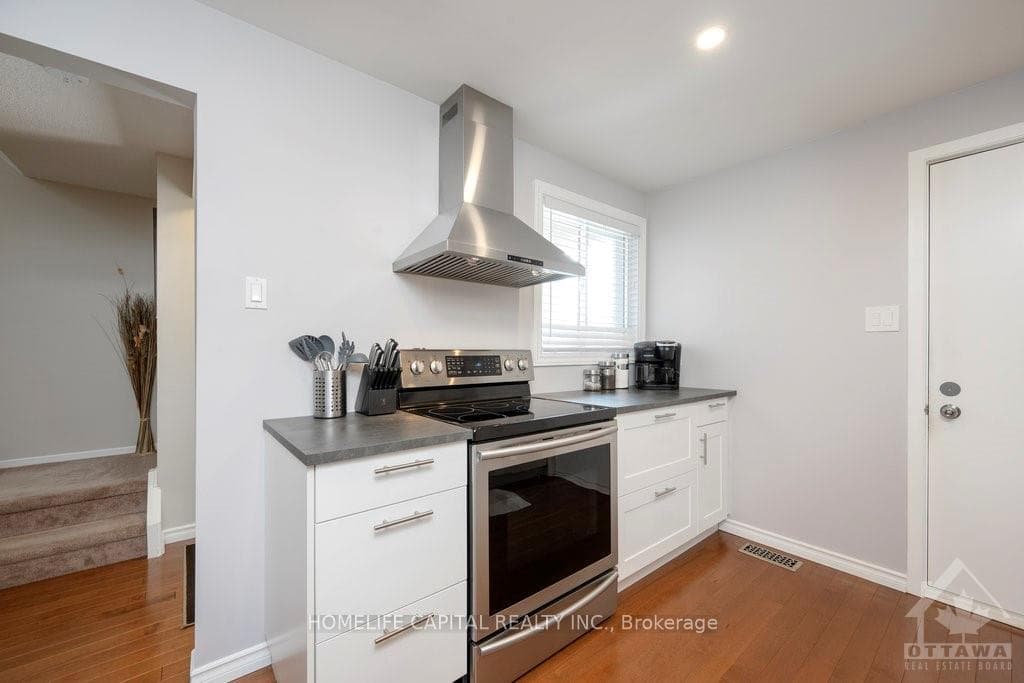 987 AVIGNON Court photo 5
