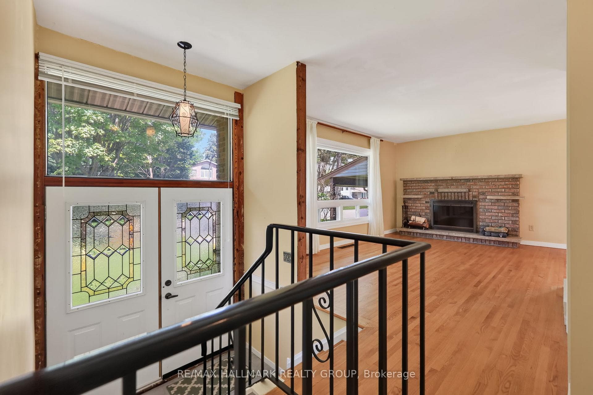 738 Stiles Crescent photo 4