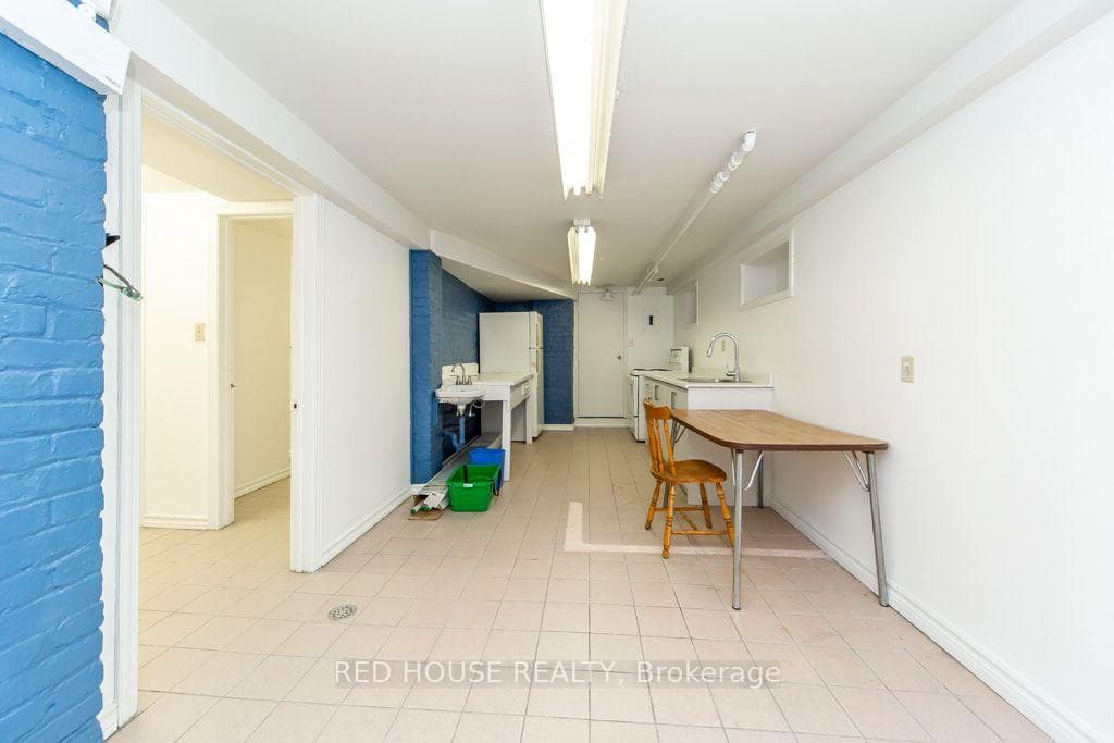 658 Vaughan Road photo 17