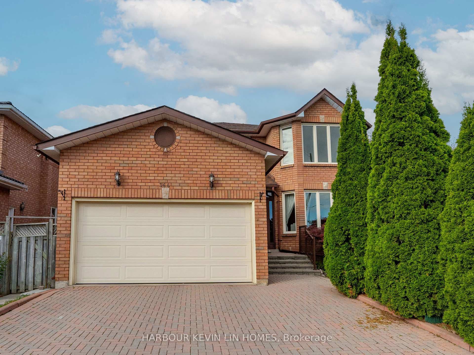 364 Valleymede Drive photo 2