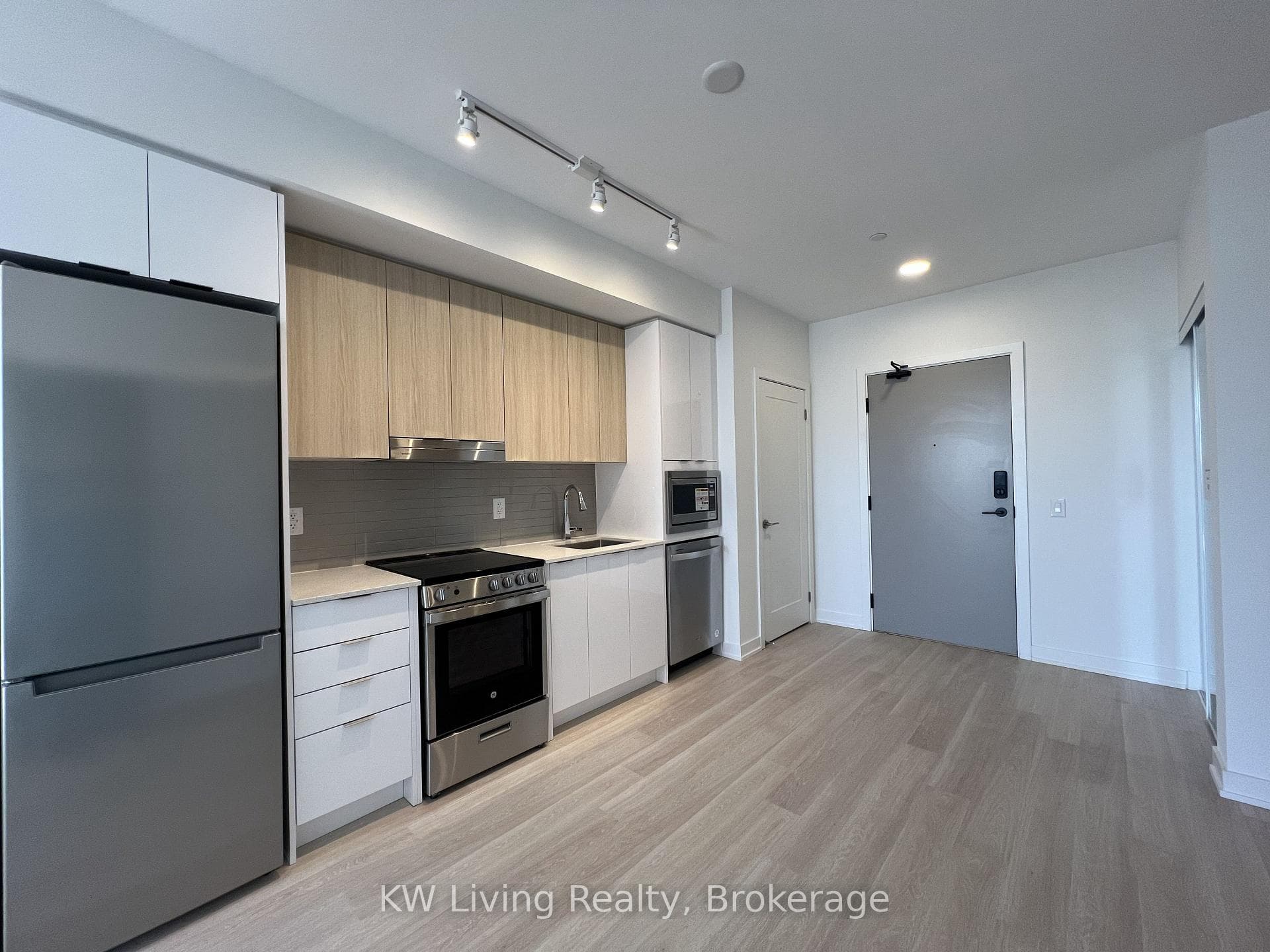 5105 Hurontario Street Unit 409 photo 4