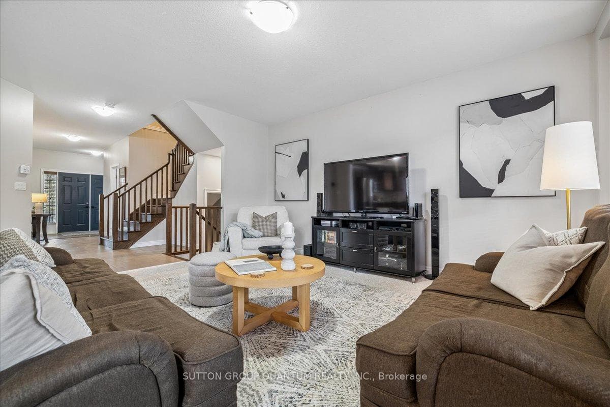 92 Garinger Crescent photo 8