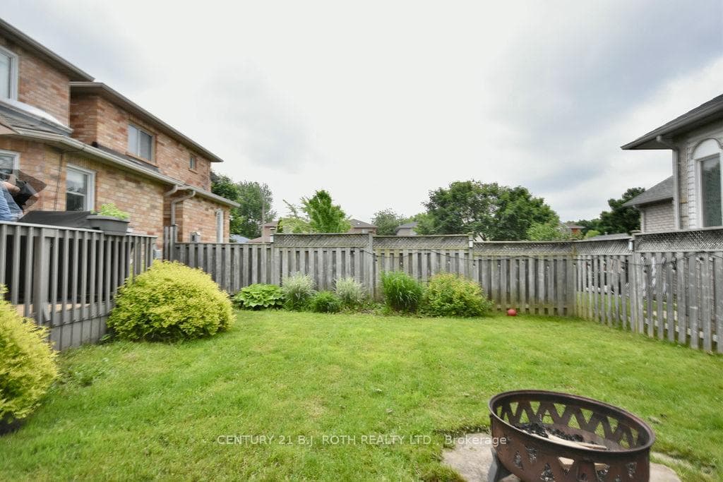 4 Rundle Crescent photo 34