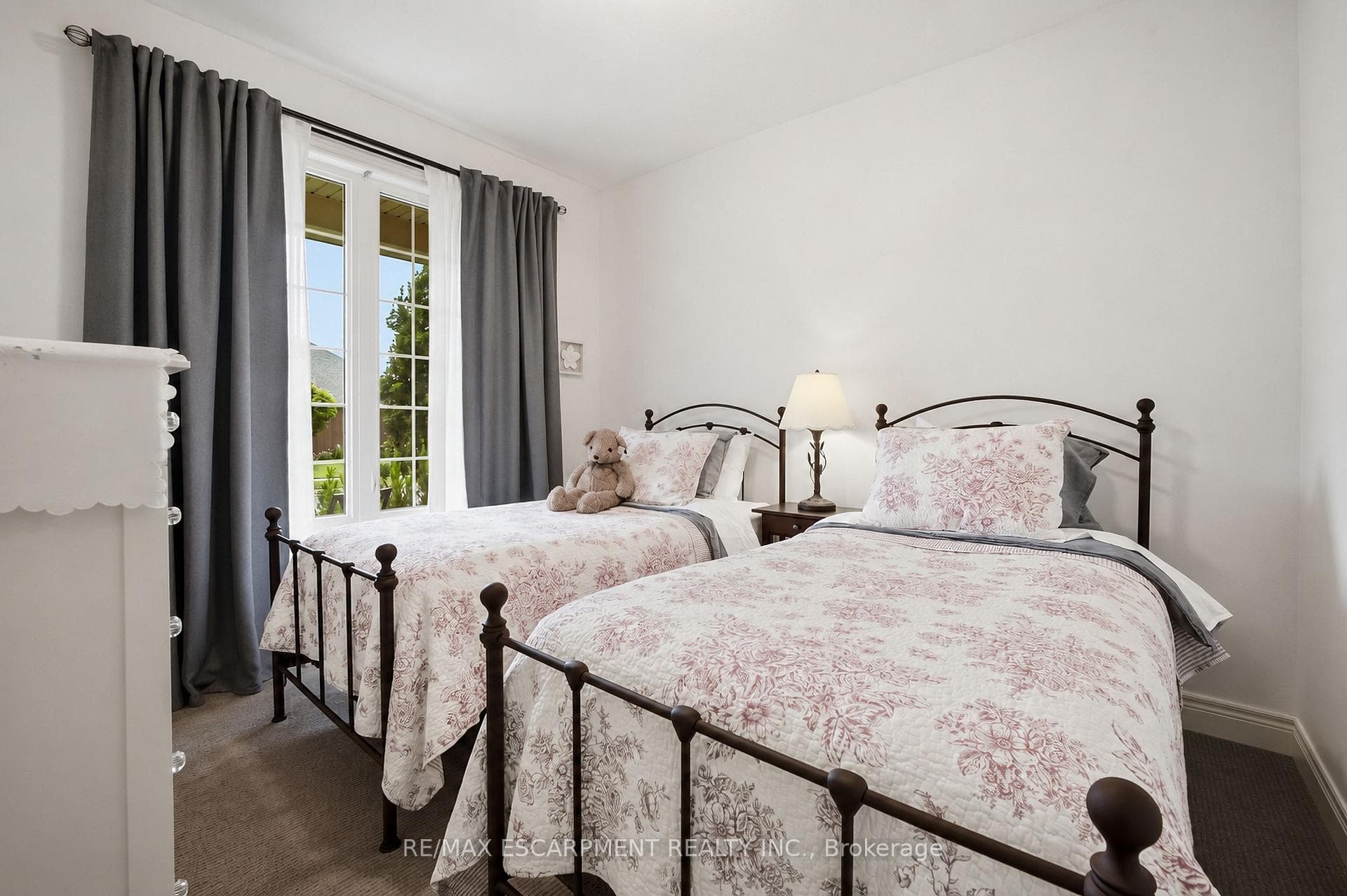 33 Pierpoint Drive photo 5