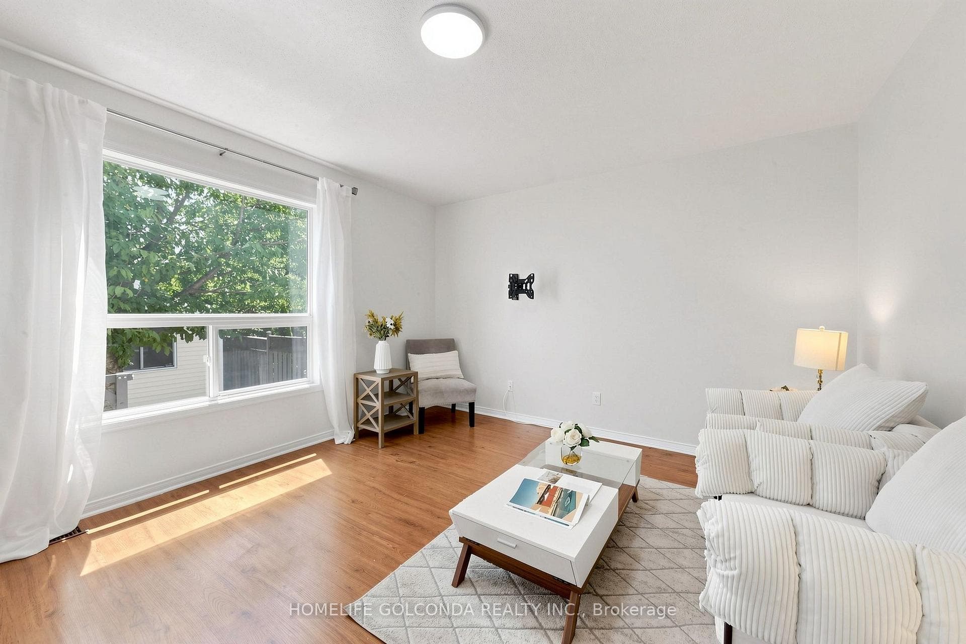 933 Glenbourne Court photo 6