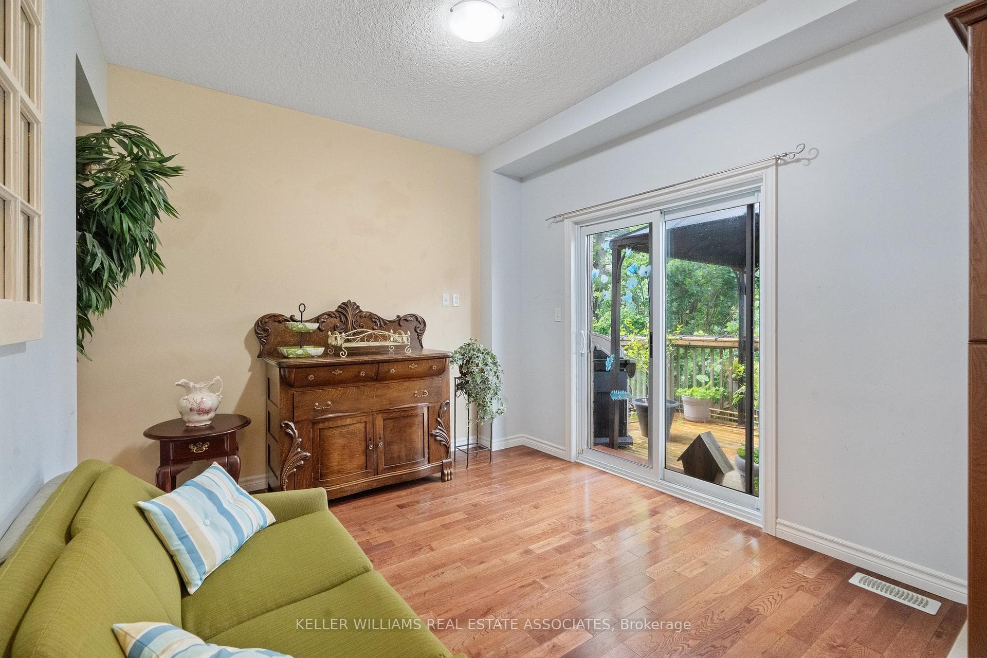 95 Yates Avenue photo 13