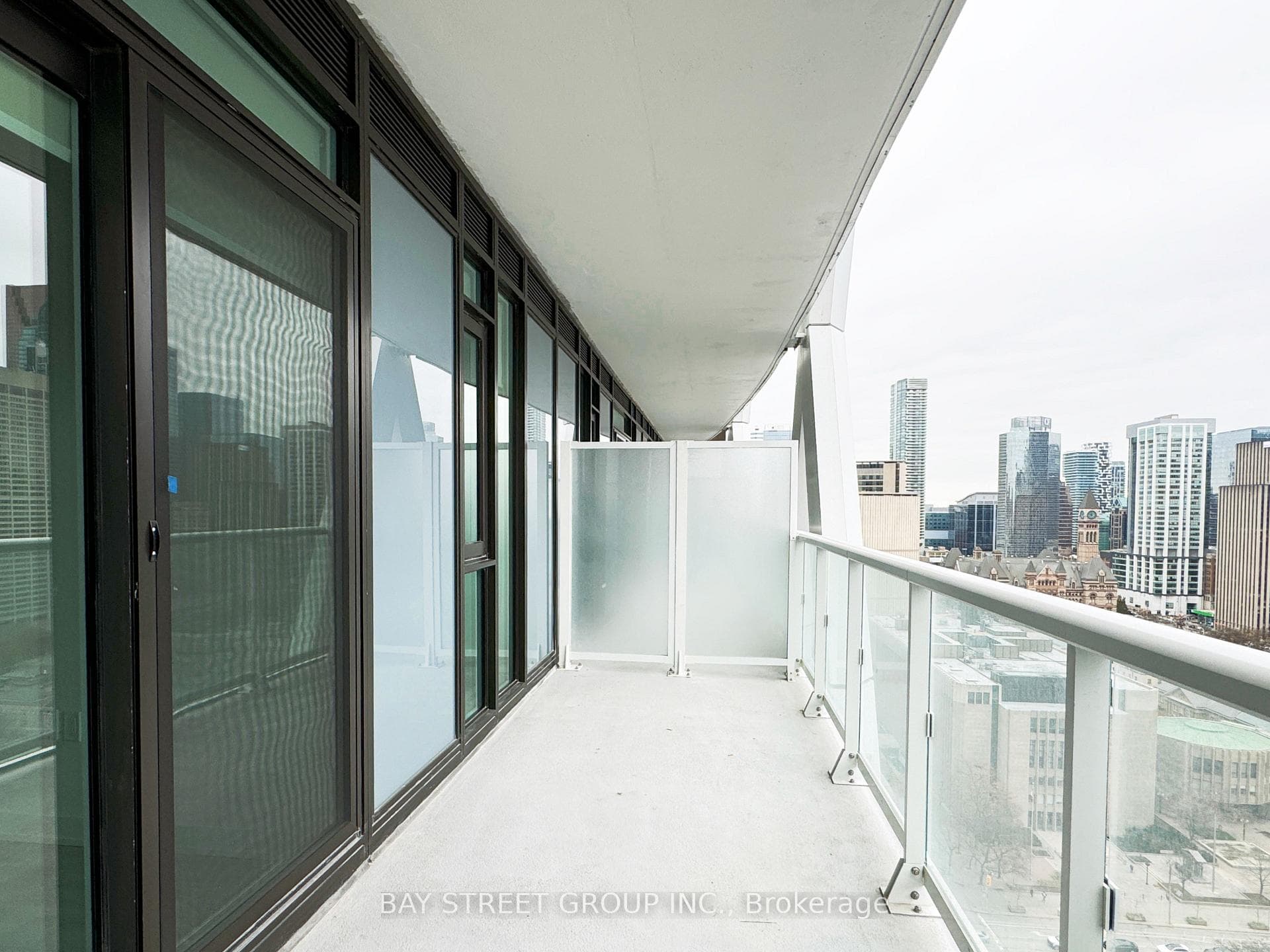 230 Simcoe Street Unit 2116 photo 31