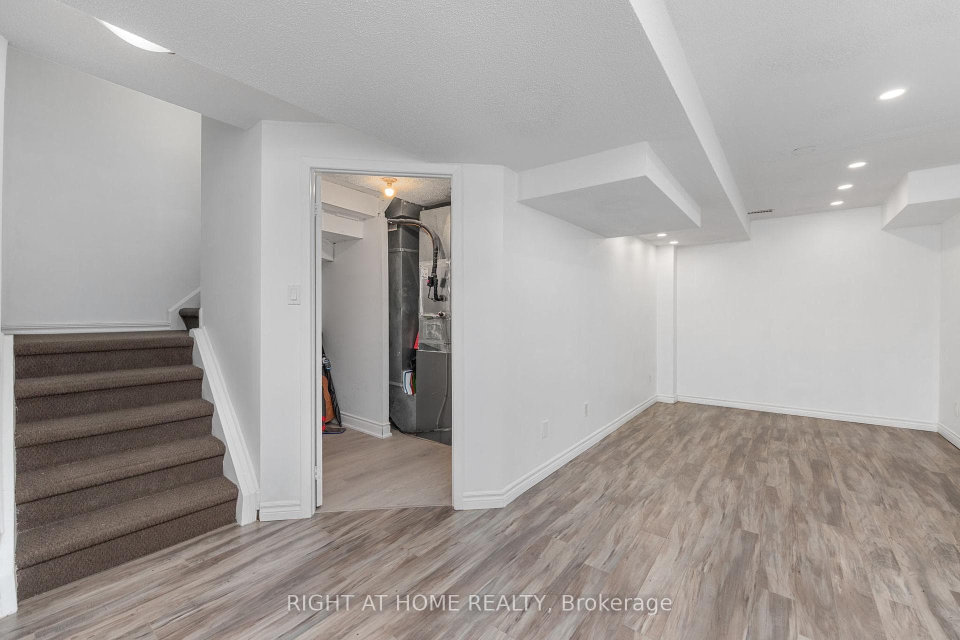 2350 GRAND RAVINE Drive Unit 100 photo 39