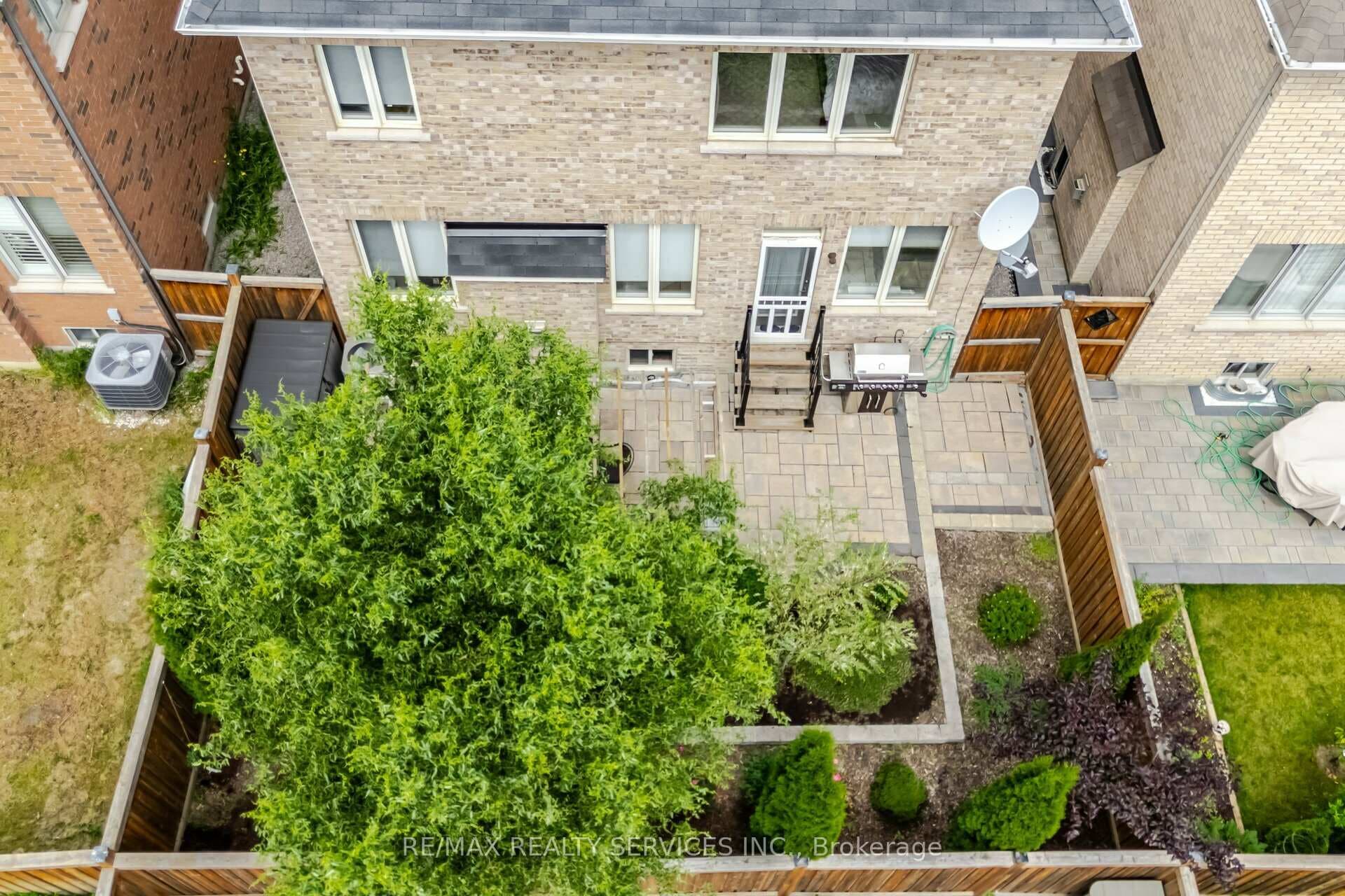 14 Fieldstone Lane photo 36