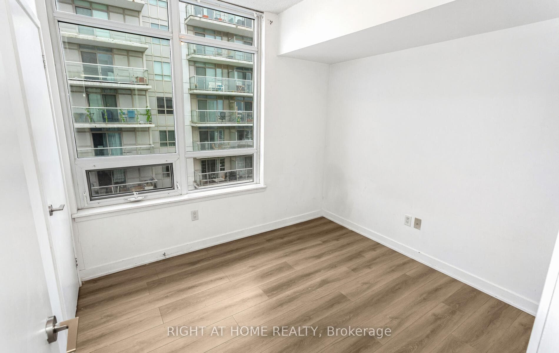812 Lansdowne Avenue Unit 1115 photo 22