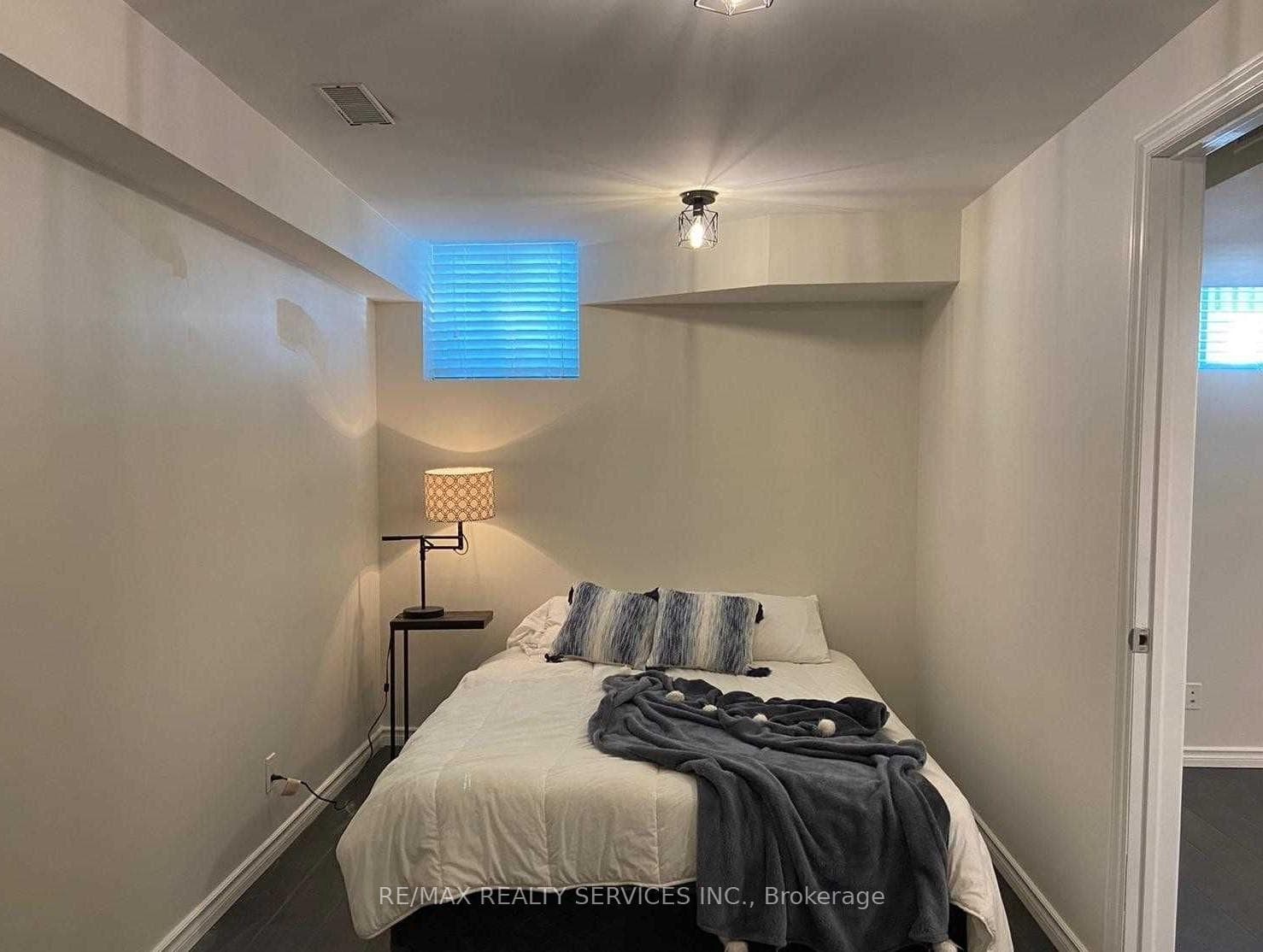 263 Holloway Terrace Unit Lower photo 6