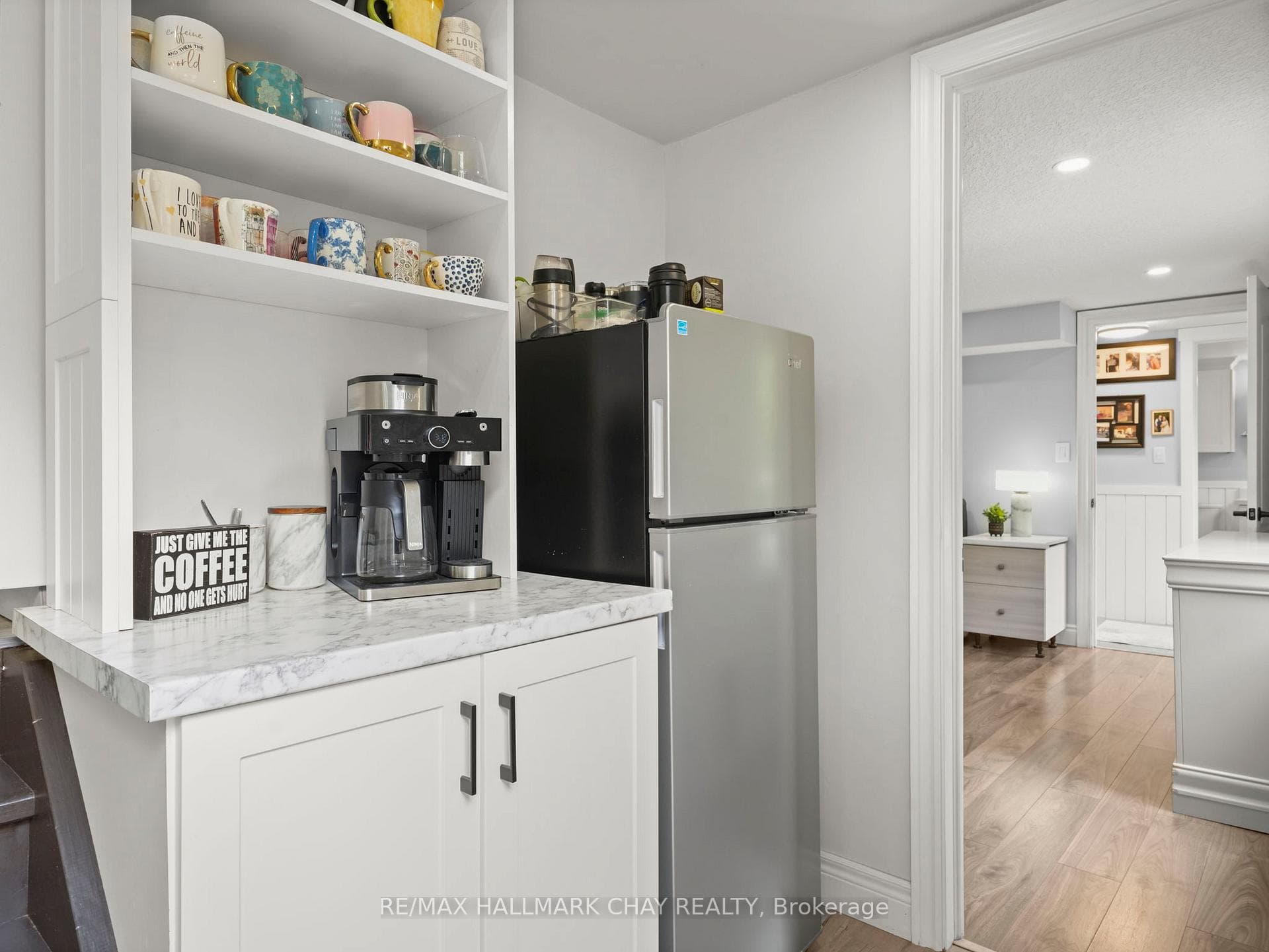 636 Victoria Street photo 17