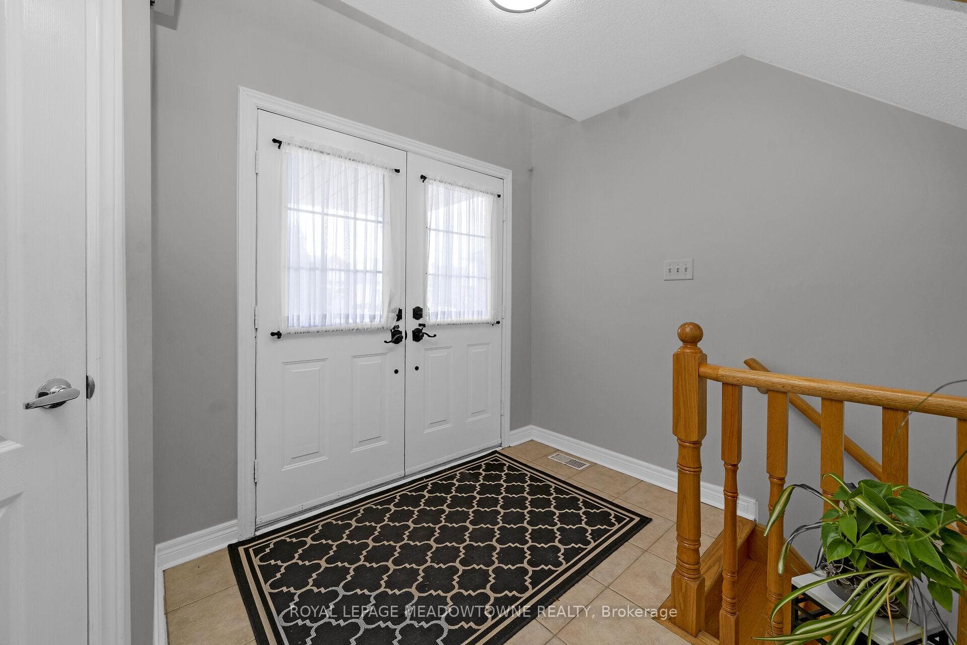 347 Ellwood welcoming foyer with walk-in clos