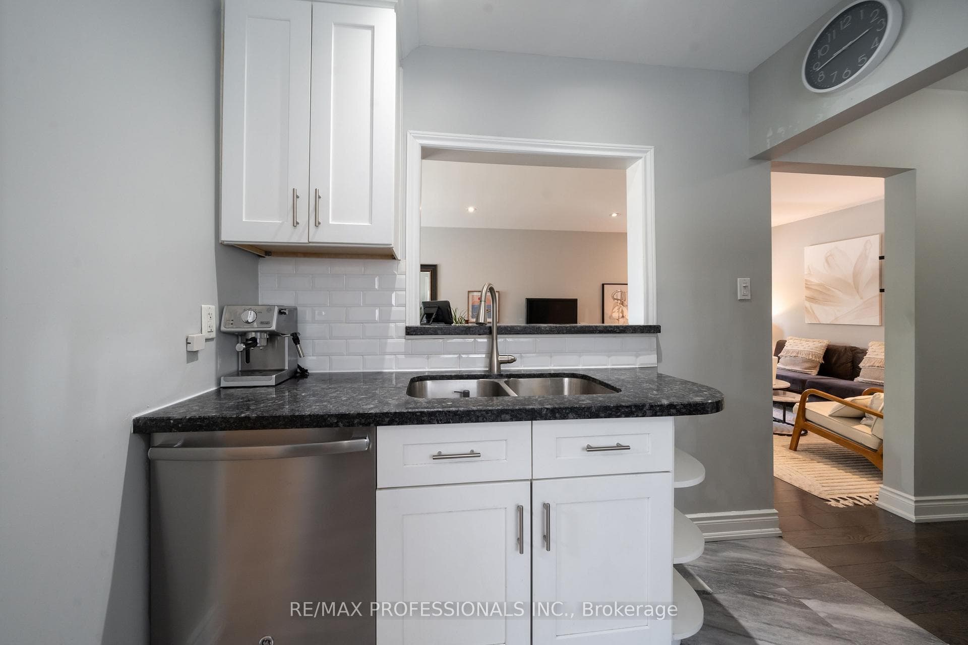 725 Pharmacy Avenue photo 2