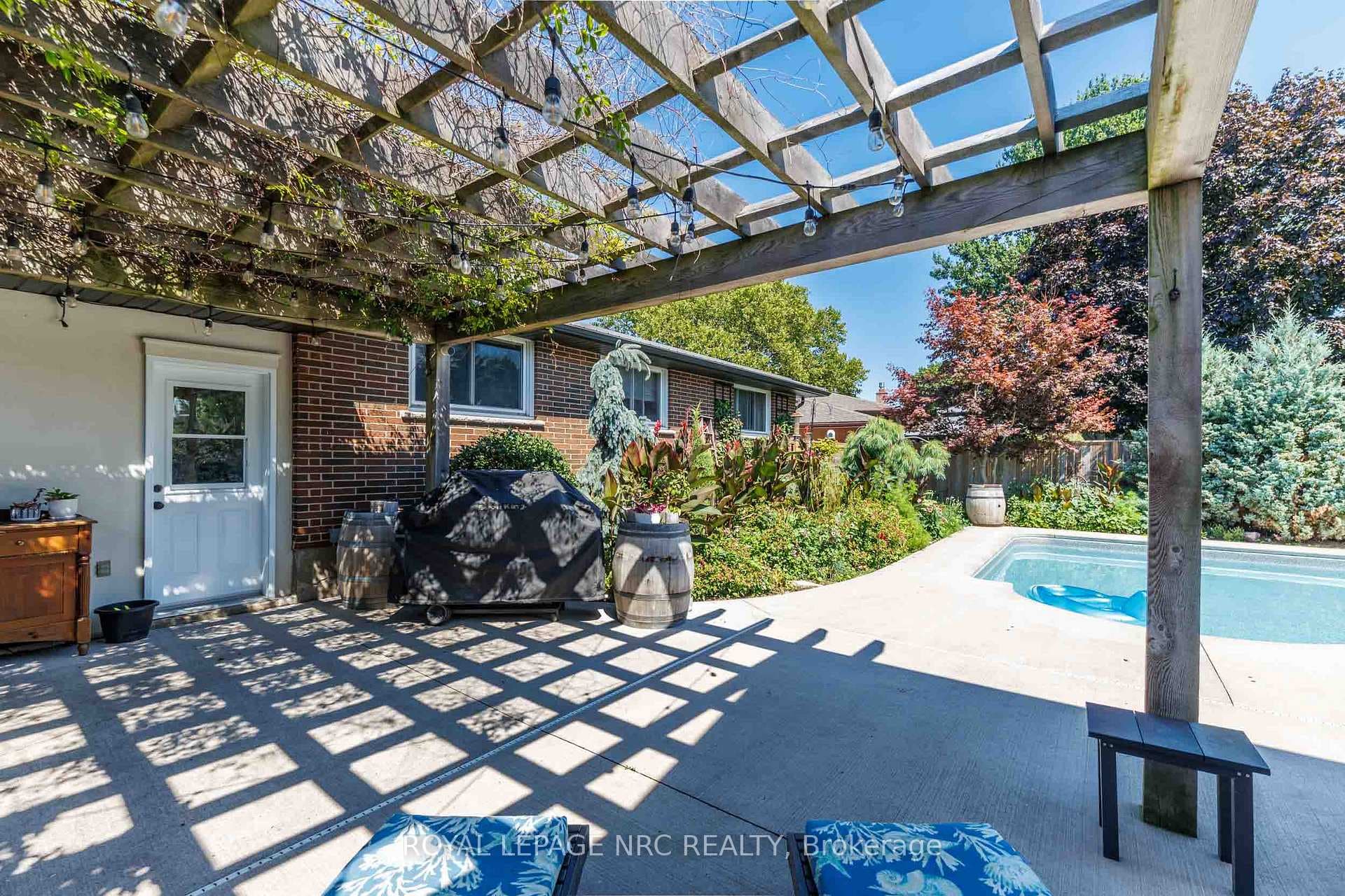 6 CROYDON Drive photo 39