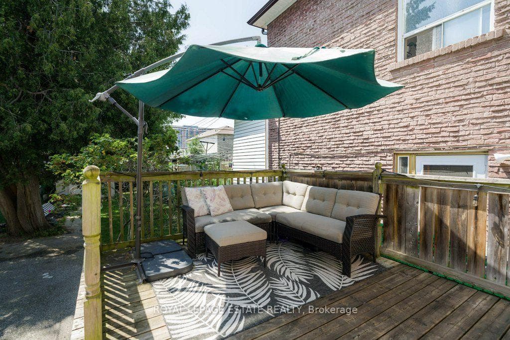 82 August Avenue photo 32