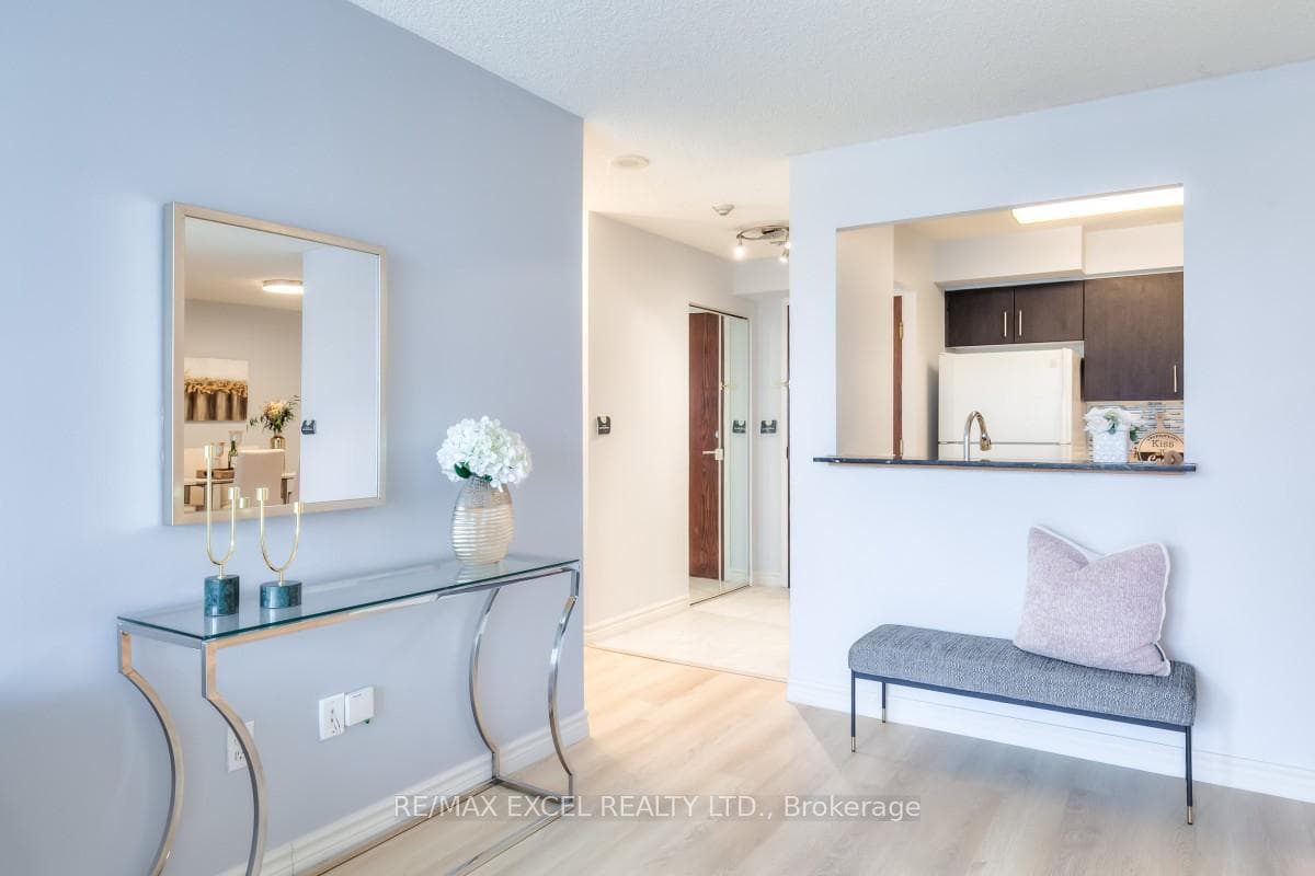 39 Pemberton Avenue Unit 208 photo 9