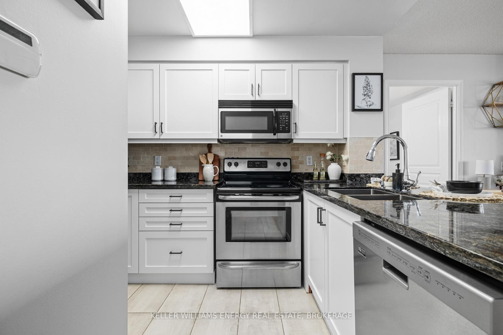 350 Red Maple Road Unit 1201 photo 7