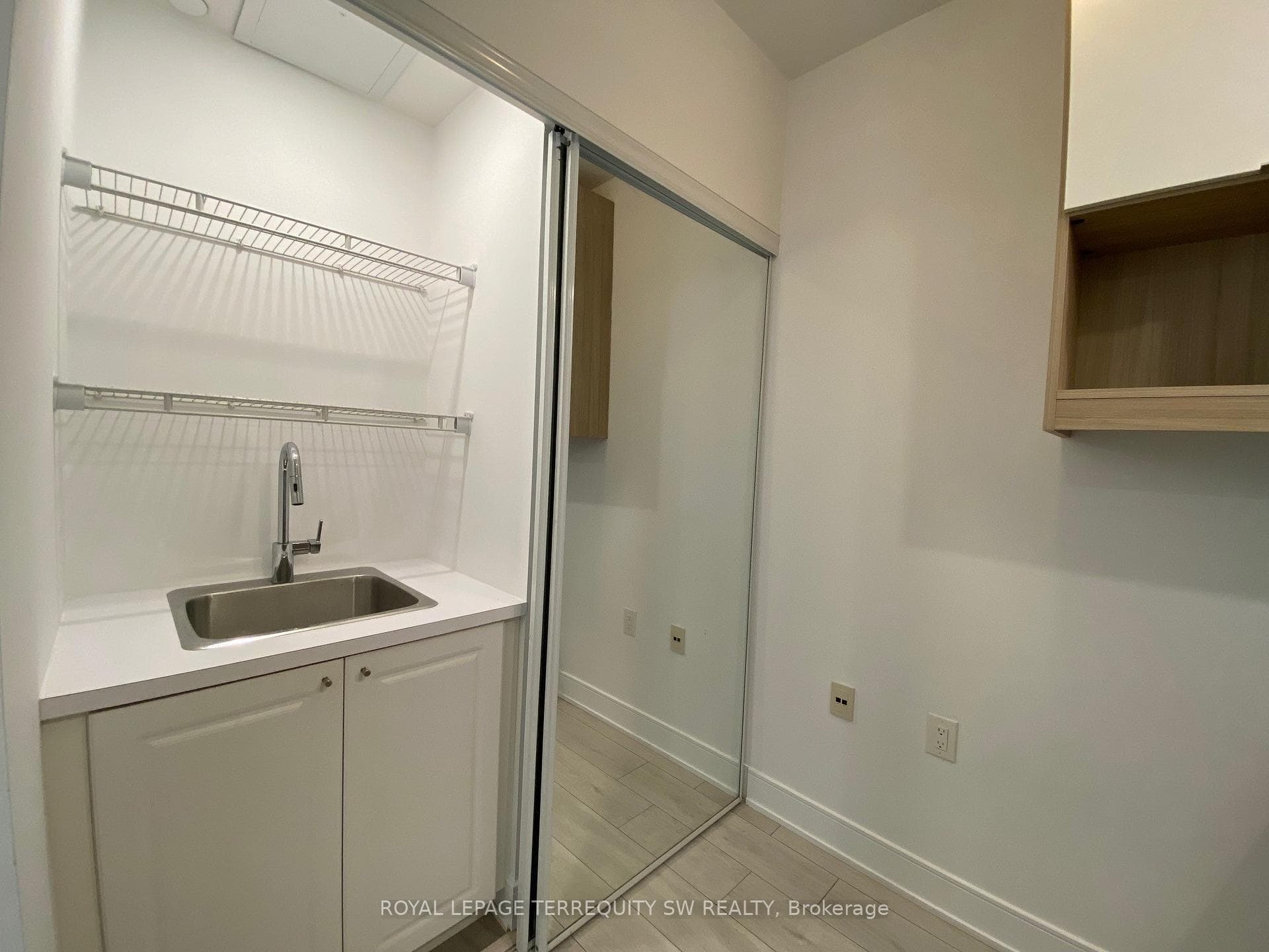 525 Adelaide Street Unit 1519 photo 8