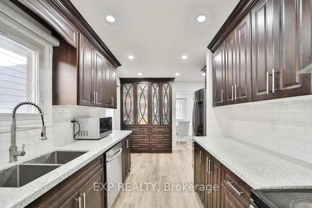 450 Hansen Road photo 4