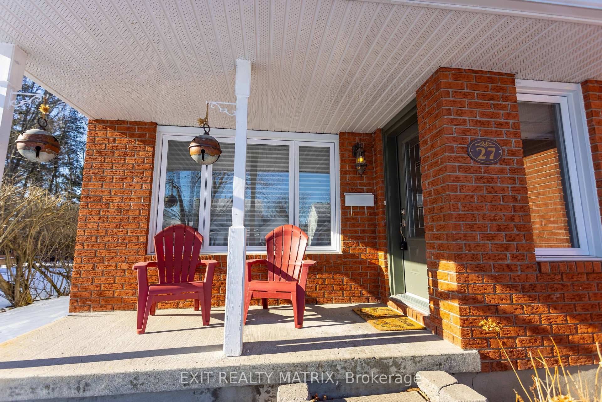 27 Parklands Avenue photo 2