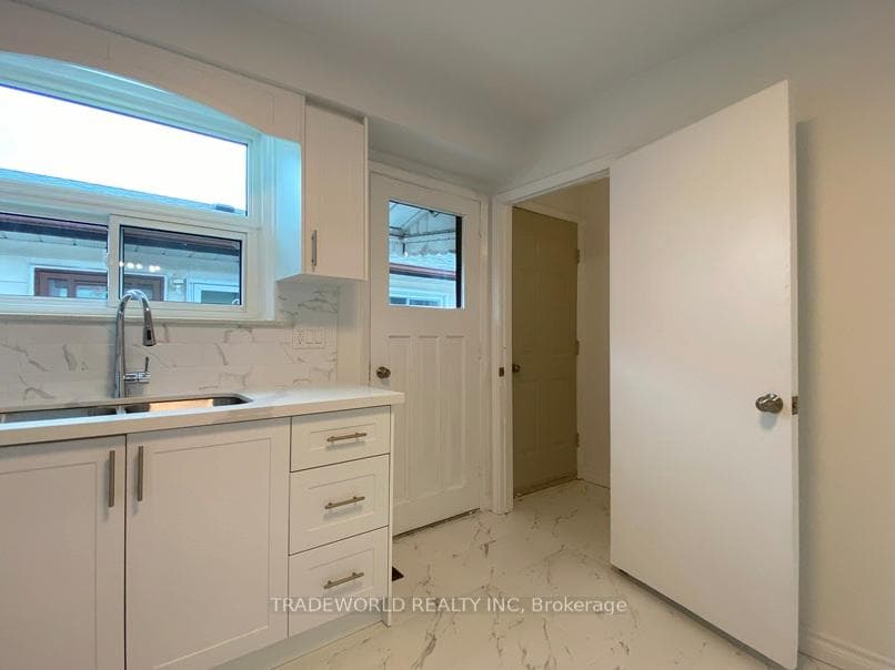 90 Petworth Crescent photo 9