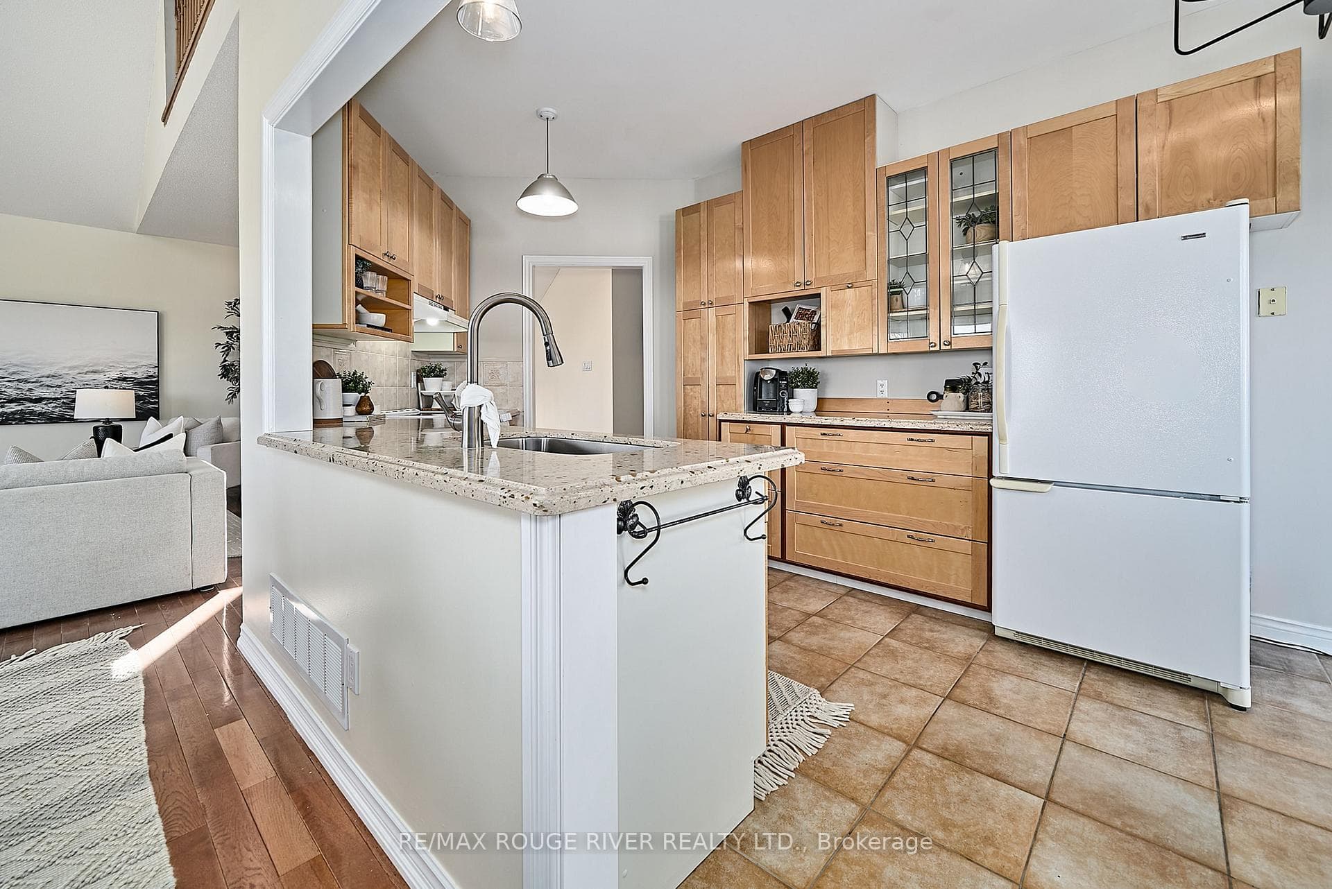 203 Waterbury Crescent photo 27