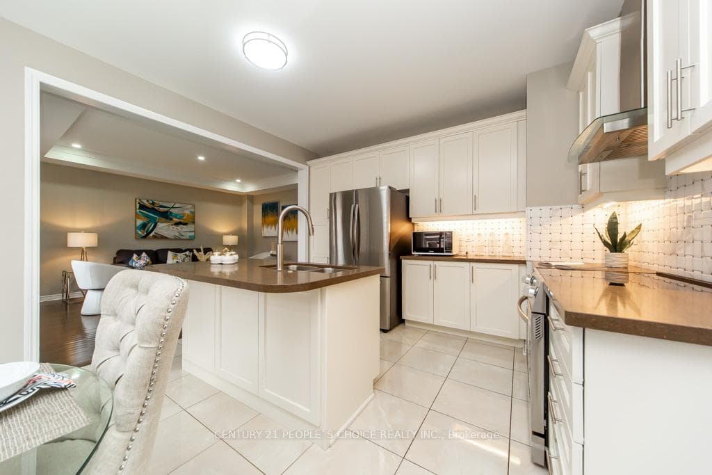 374 Begonia Gardens photo 19