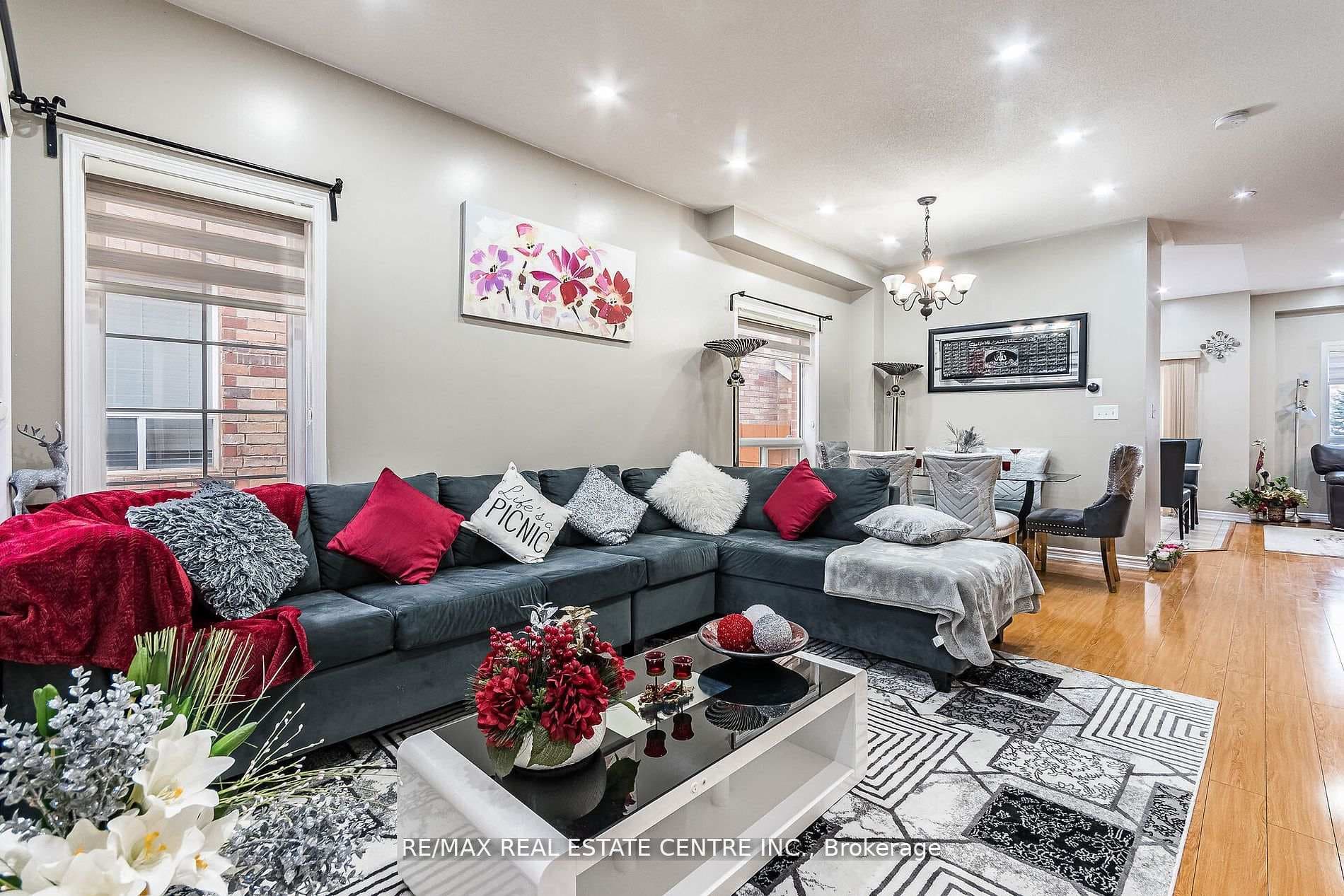 45 Commodore Drive photo 6