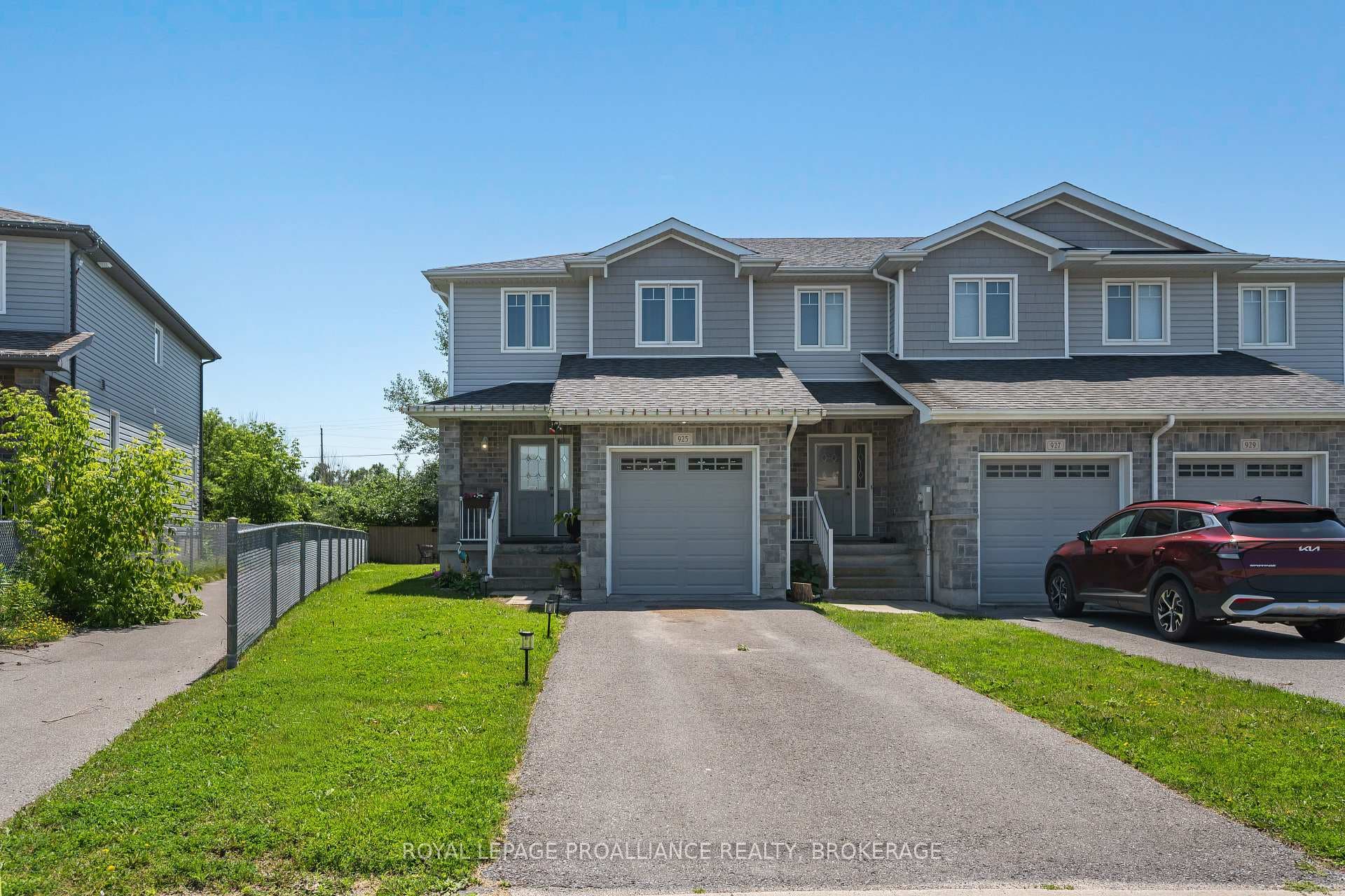 925 Blossom Street photo 2