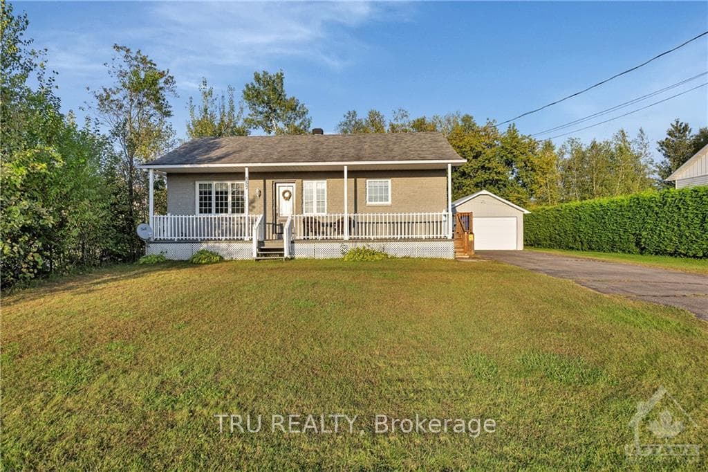 557 BOLT Street photo 1