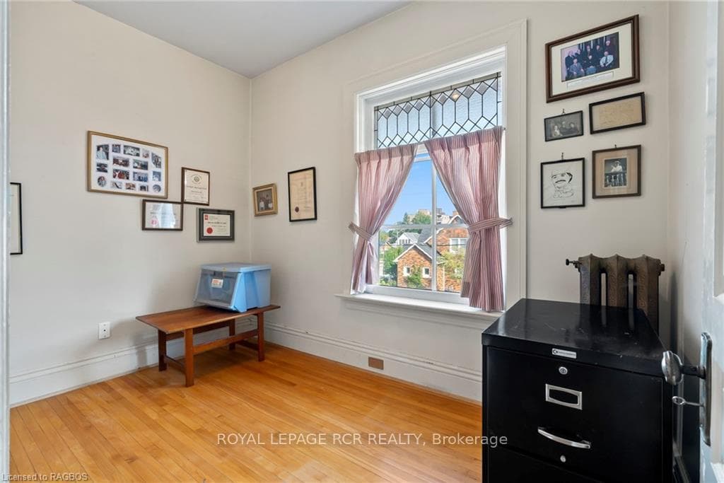 185 9TH Street photo 23