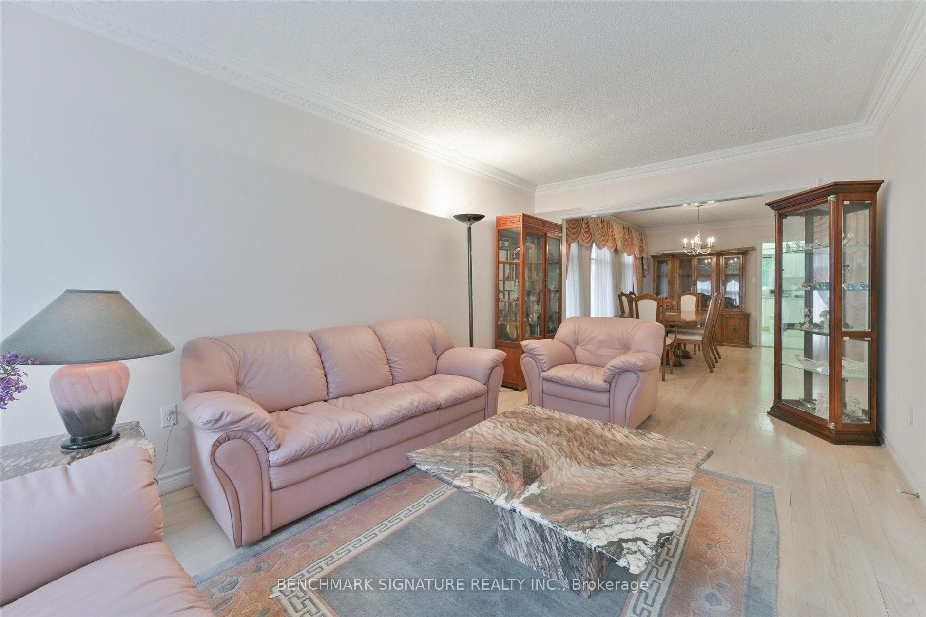 152 Blackmore Avenue photo 8