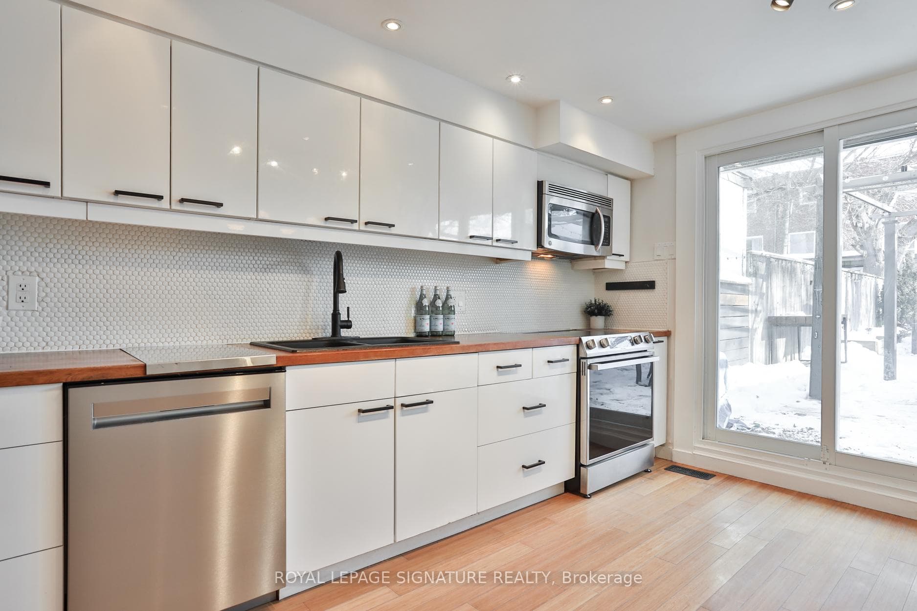 37 Rhodes Avenue photo 17