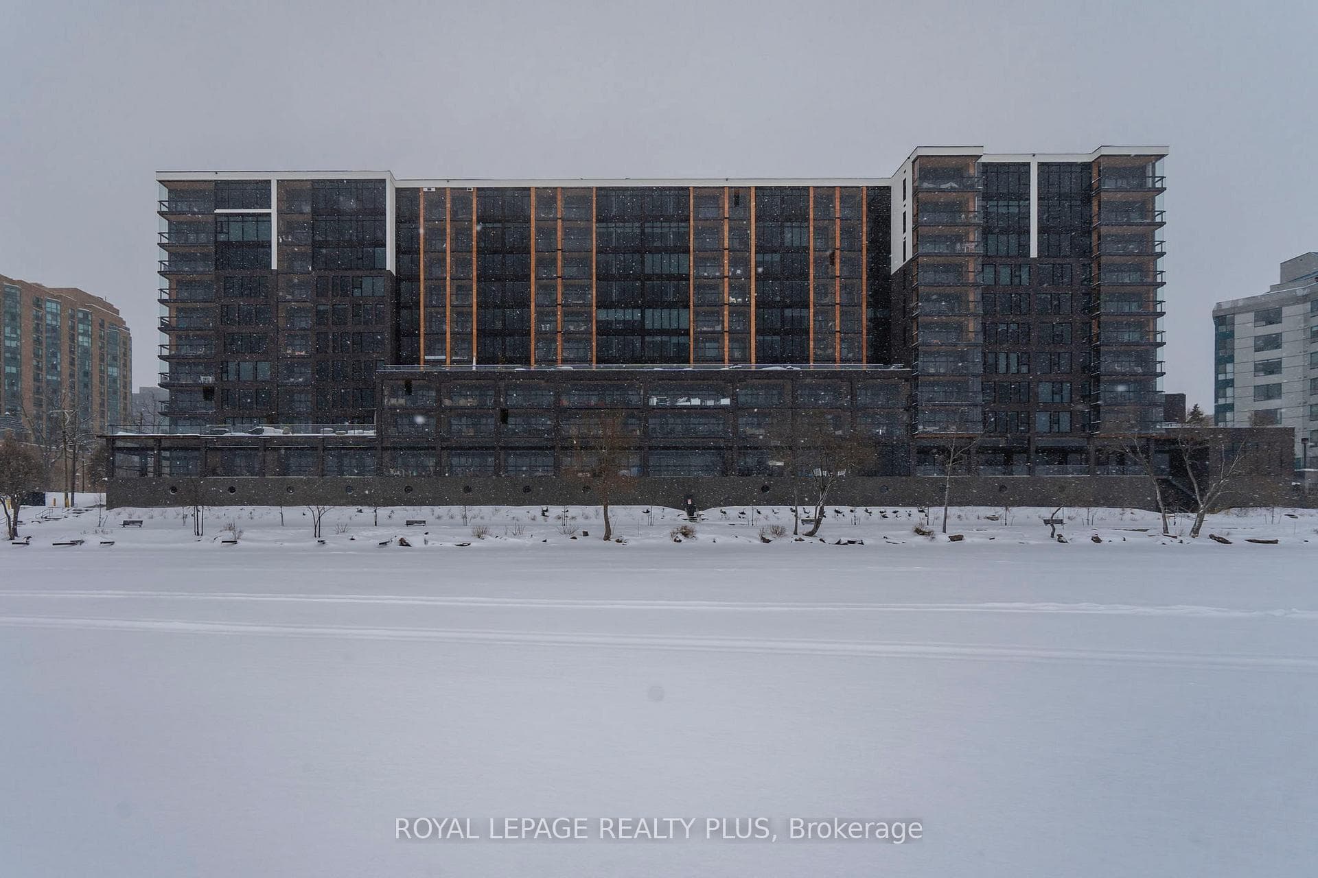 185 Dunlop Street Unit 616 photo 3