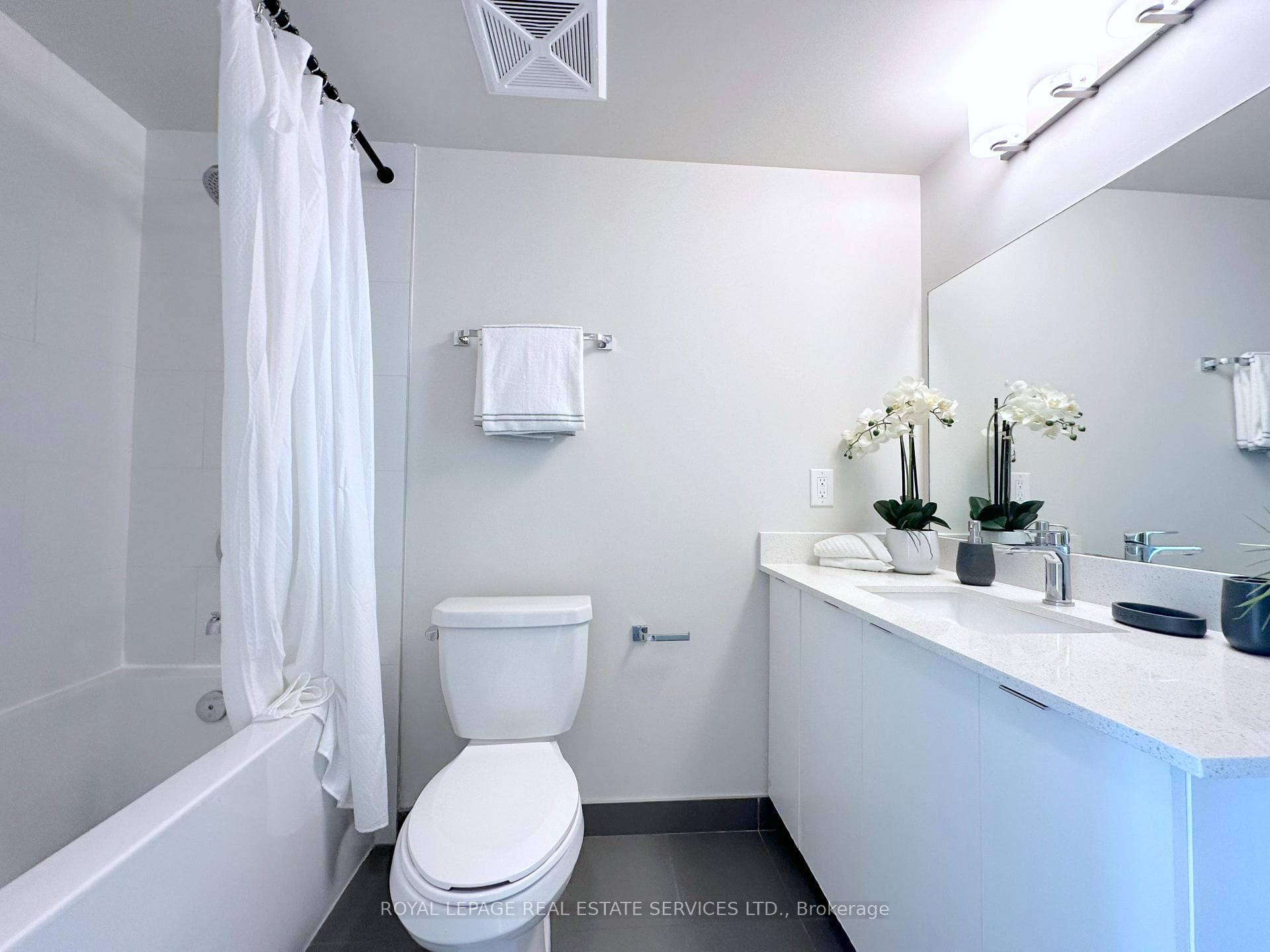 3385 Dundas Street Unit 623 photo 7