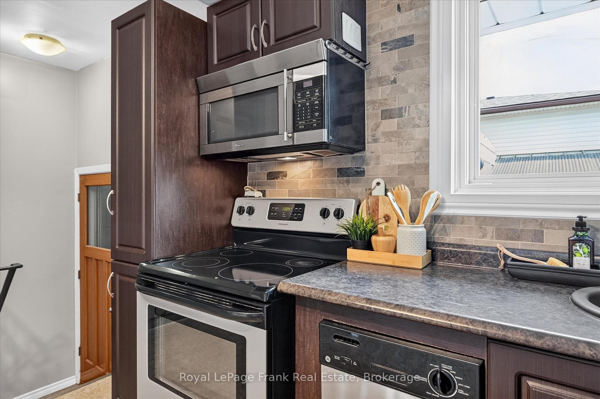 870 Hemlock Street photo 13