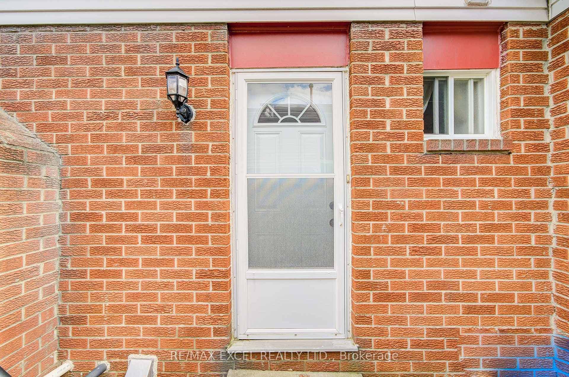 176 Goldhawk Trail photo 46