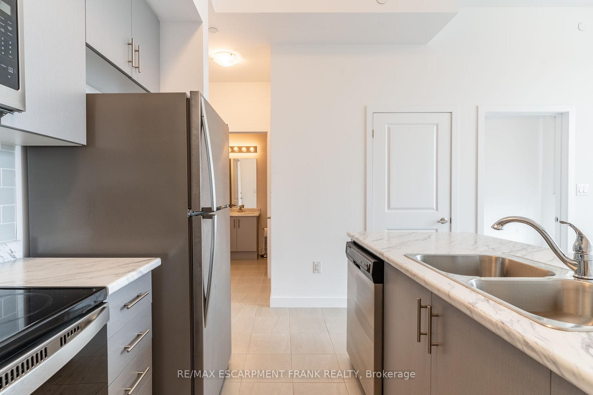 460 Dundas Street Unit 507 photo 20
