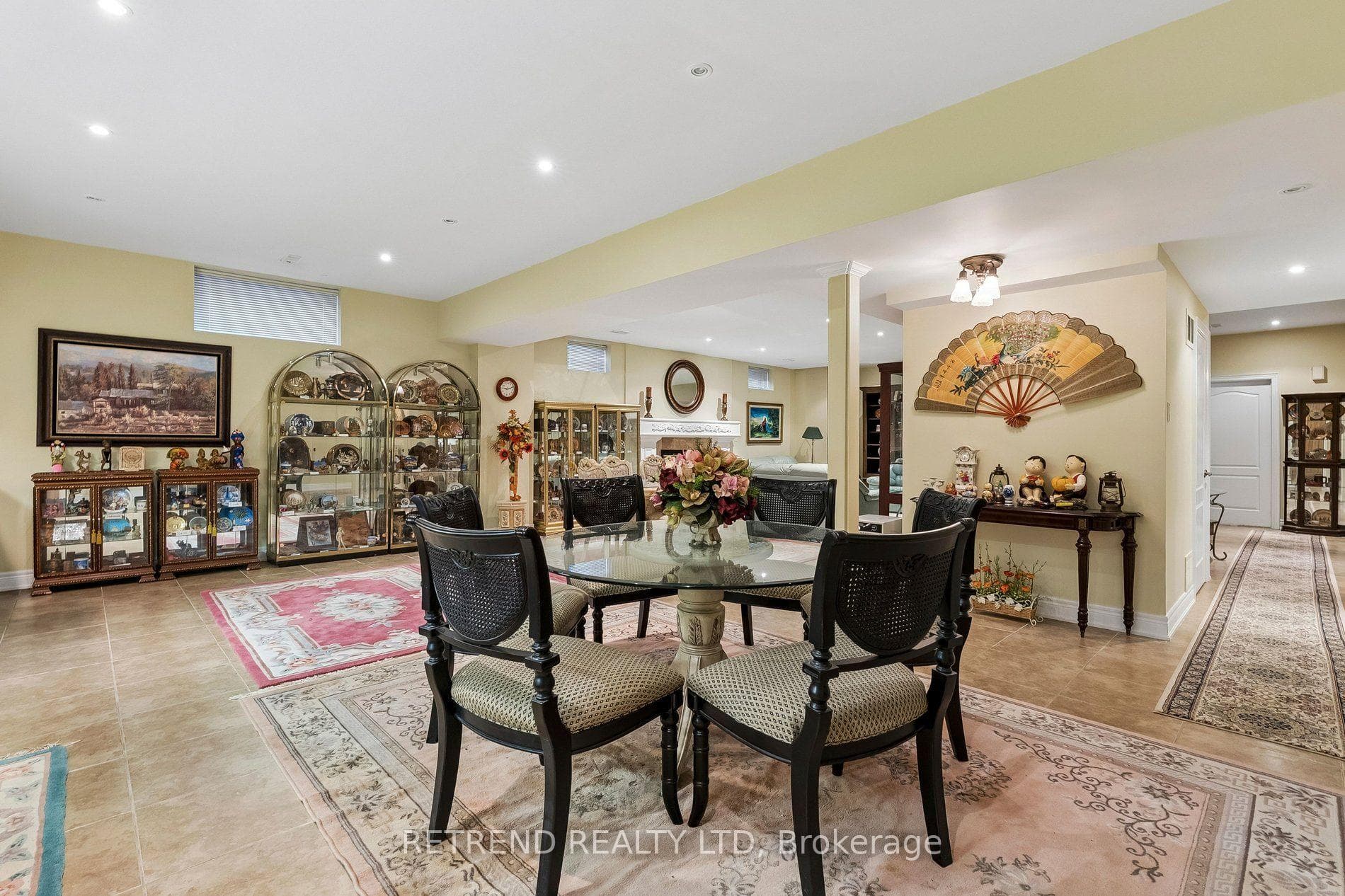 791 Clarence Street photo 35
