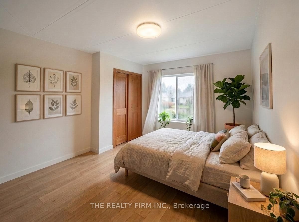 1236 Southdale Road photo 5