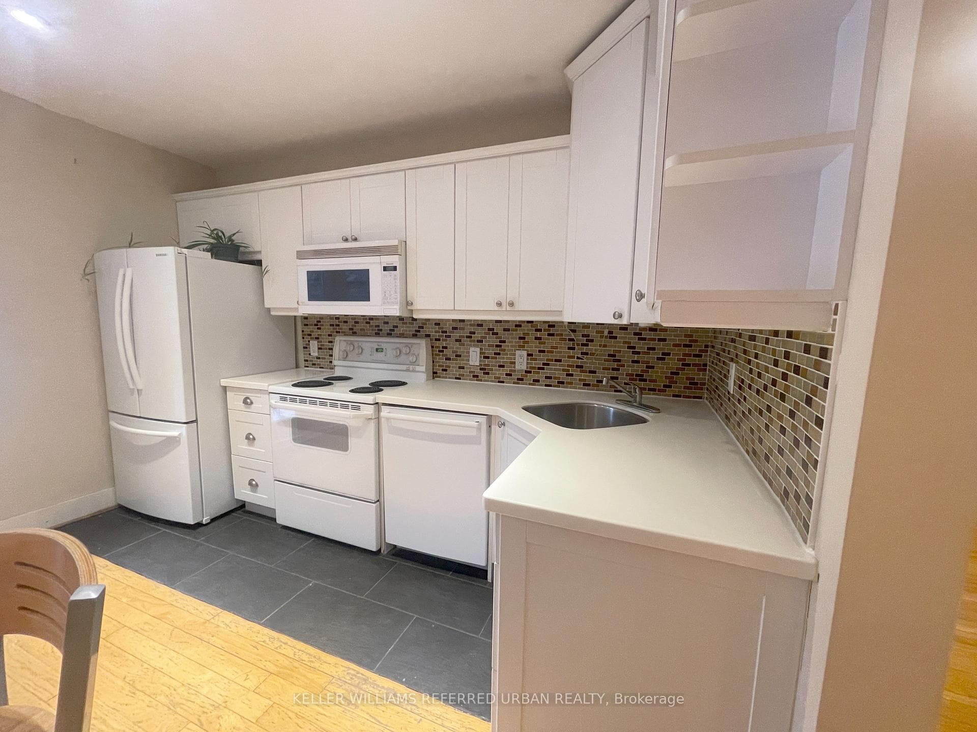 582 Logan Avenue photo 9