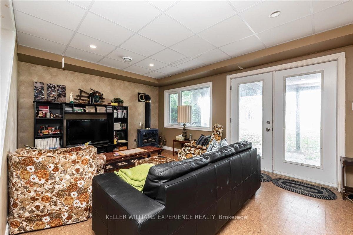 472 Tiny Beaches Road photo 19