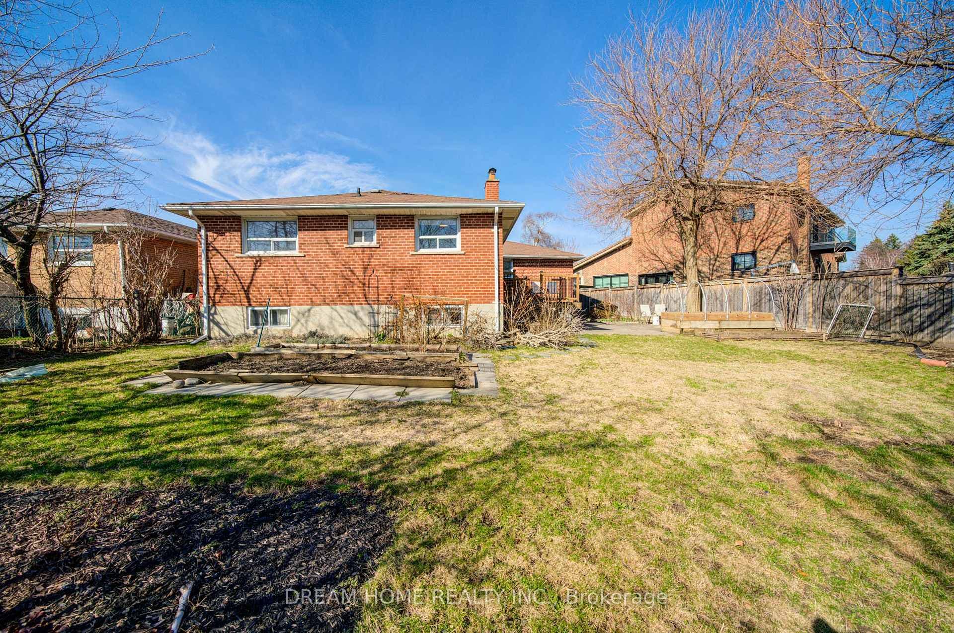 51 Kamloops Drive photo 47