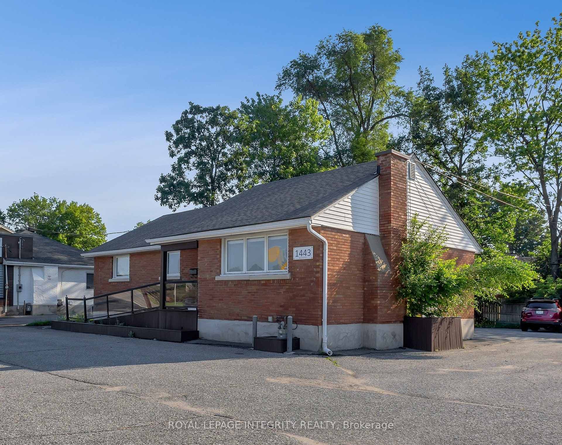1443 Woodroffe Avenue photo 2